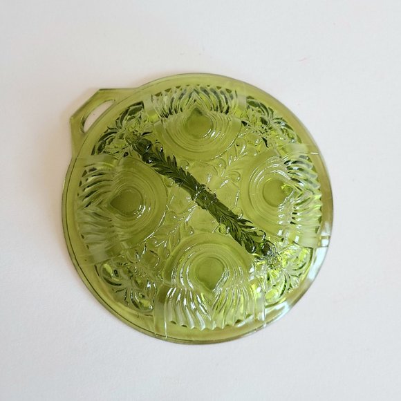 Vintage avocado green divided bowl. - Picture 3 of 5